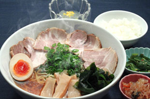 自家製
炙り叉焼麺