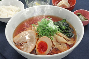 自家製炙り叉焼・しょうゆラーメン