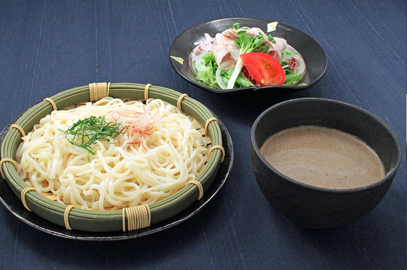 八丁味噌の胡麻ダレうどん