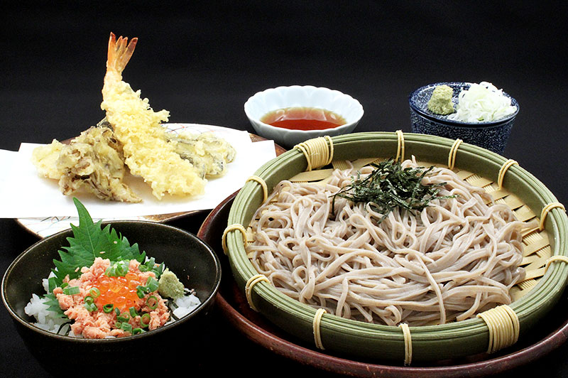 大海老天ざるそばとミニ鮭親子丼