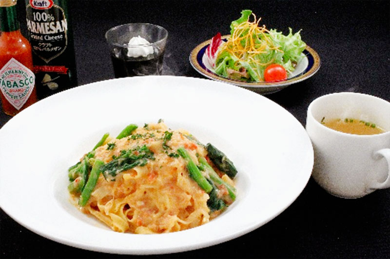 紅ズワイガニのトマトクリームパスタ