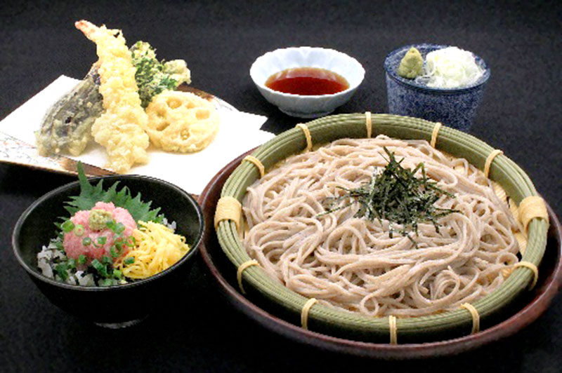大海老天ざるそばとミニねぎとろ丼