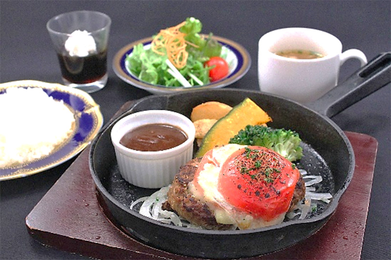 「とちぎのトマト」のチーズハンバーグ